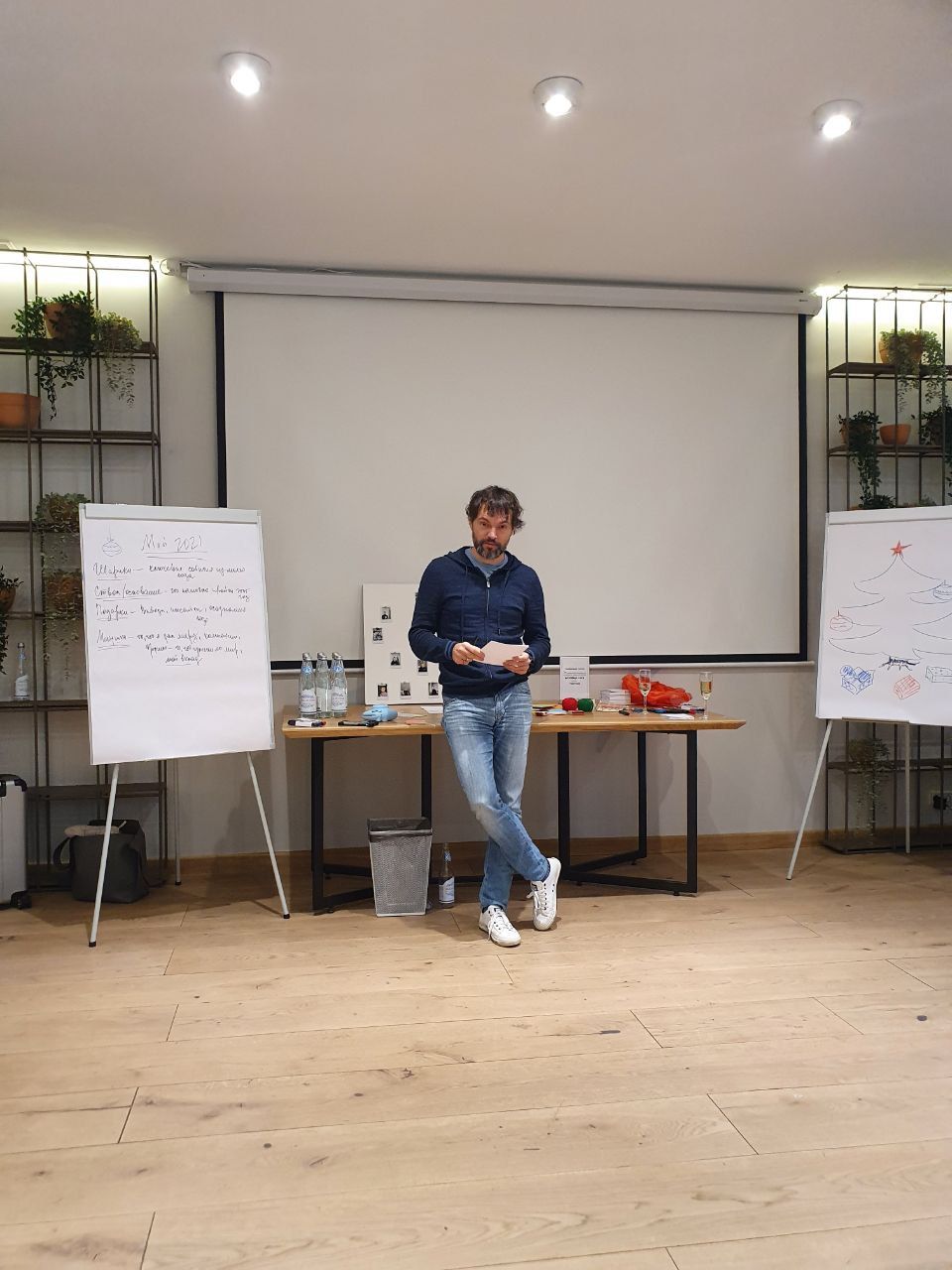 Юра на стратсессии.jpg